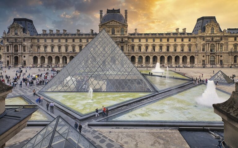 museum-pyramid-louvre-paris.jpg